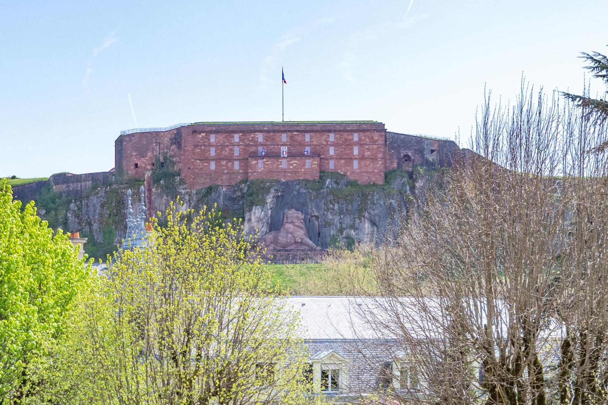 Grand Hôtel Du Tonneau D'Or Belfort Exterior foto